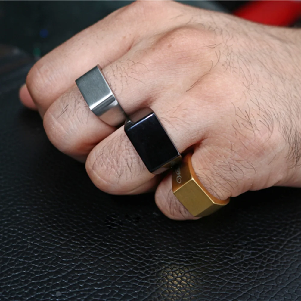 NOIR & GOLD Vintage Signet Black-Gold Ring